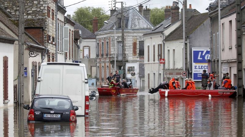 Il y a un risque d’inondation en France, les écoles et les prisons ont été évacuées